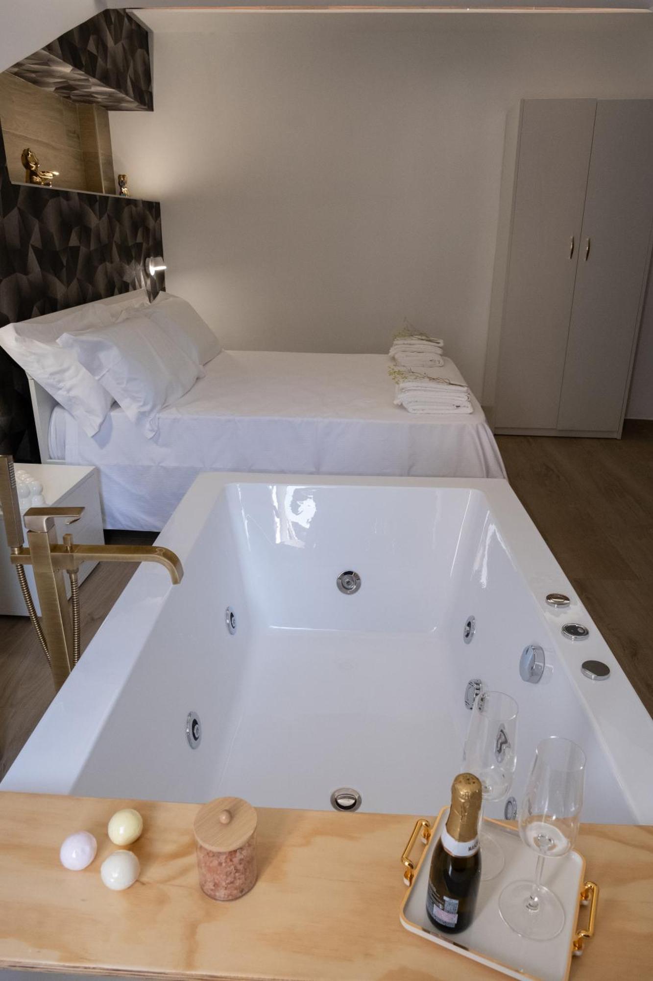 Coraline Deluxe Rooms กาสเตลลัมมาเร ดิ สตาเบีย ภายนอก รูปภาพ