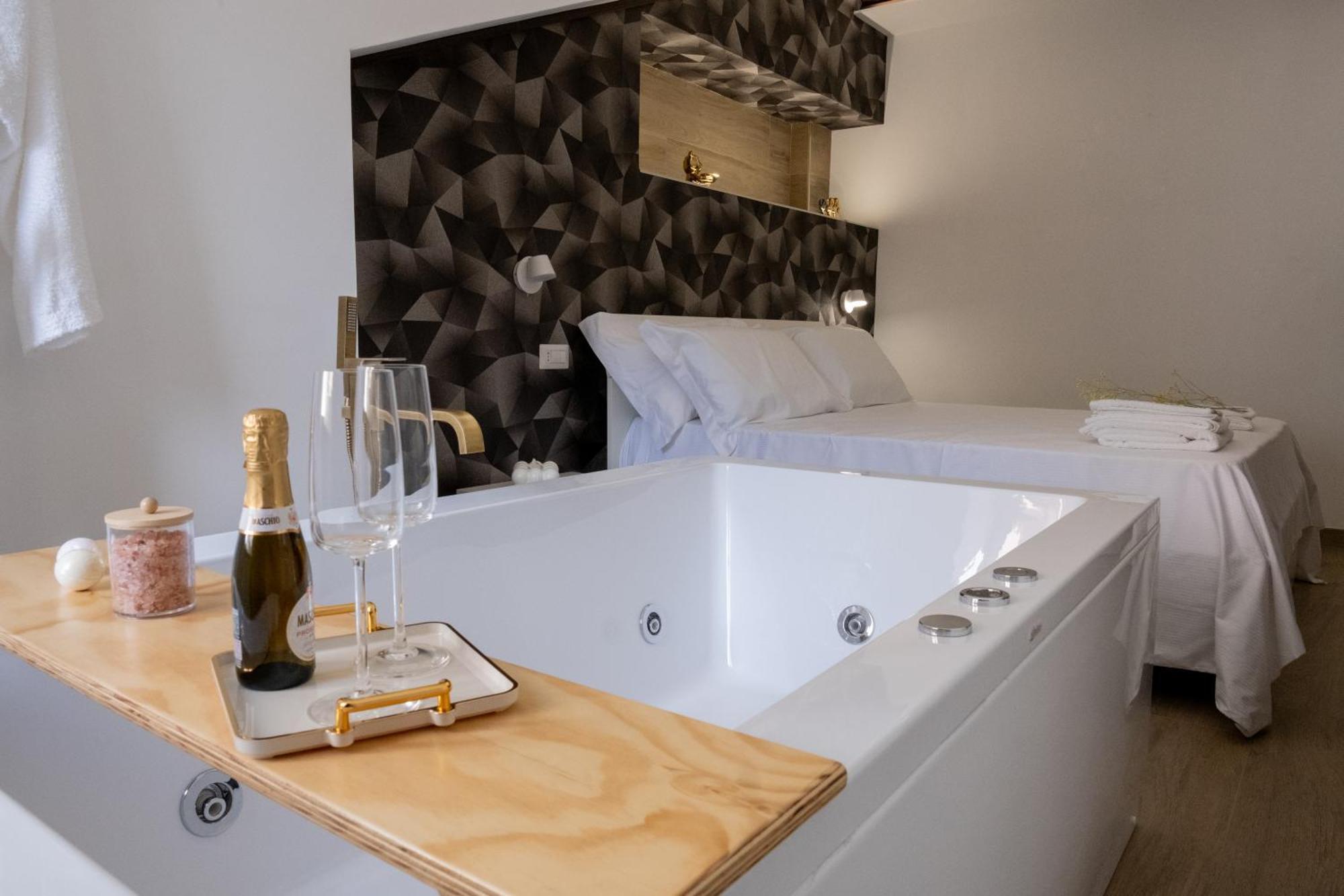 Coraline Deluxe Rooms กาสเตลลัมมาเร ดิ สตาเบีย ภายนอก รูปภาพ