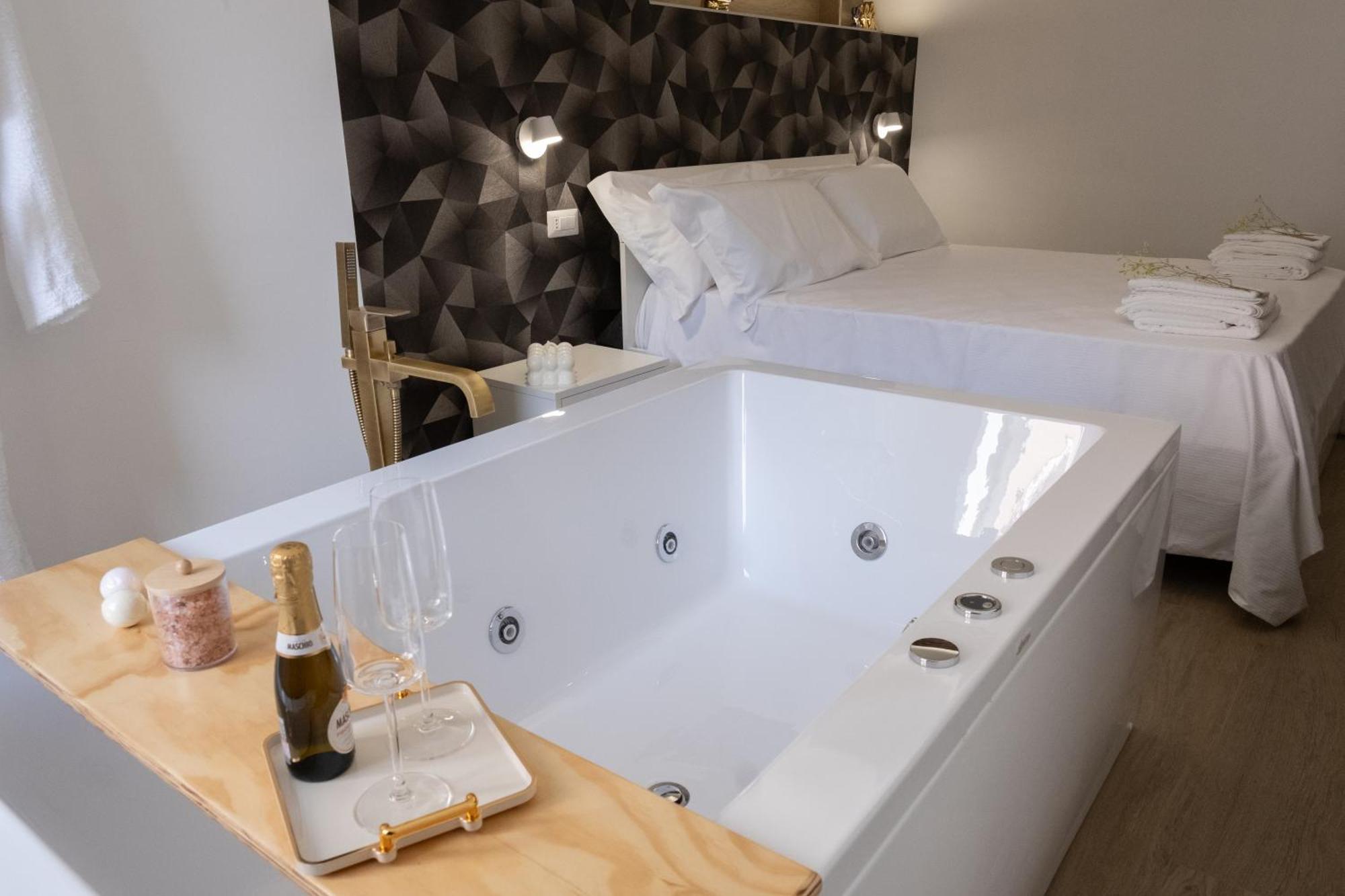 Coraline Deluxe Rooms กาสเตลลัมมาเร ดิ สตาเบีย ภายนอก รูปภาพ