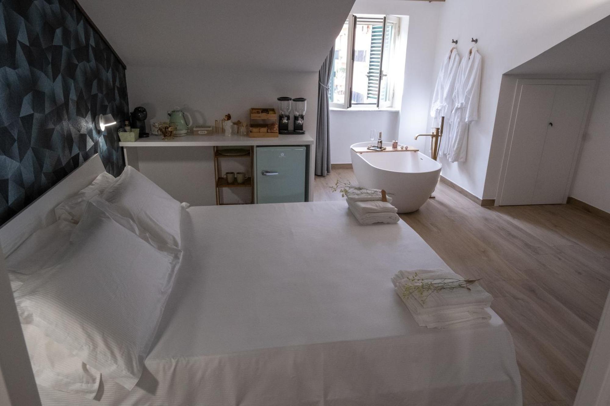 Coraline Deluxe Rooms กาสเตลลัมมาเร ดิ สตาเบีย ภายนอก รูปภาพ