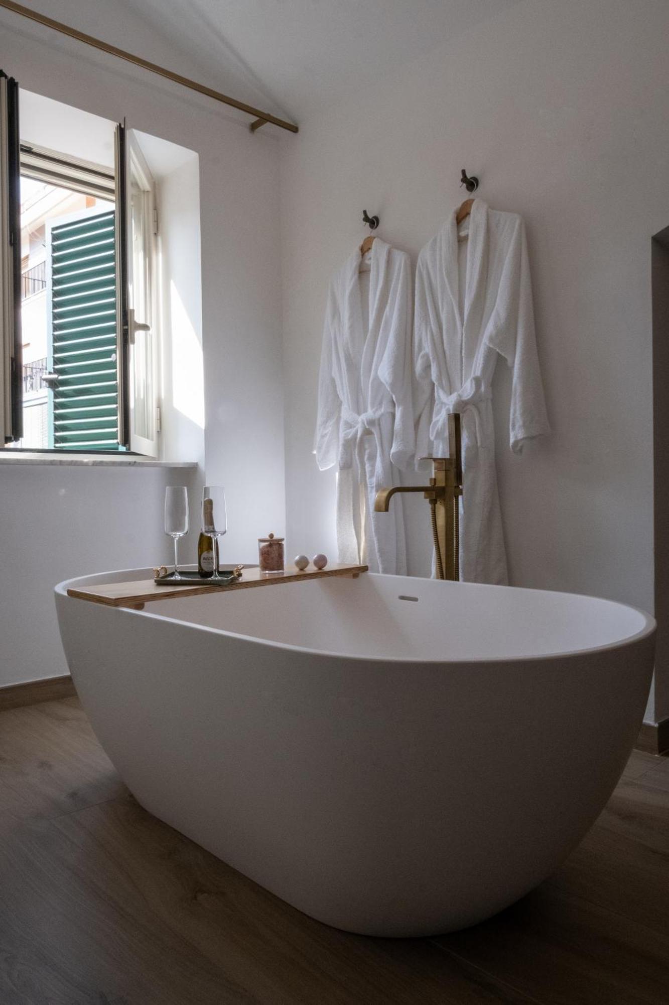Coraline Deluxe Rooms กาสเตลลัมมาเร ดิ สตาเบีย ภายนอก รูปภาพ