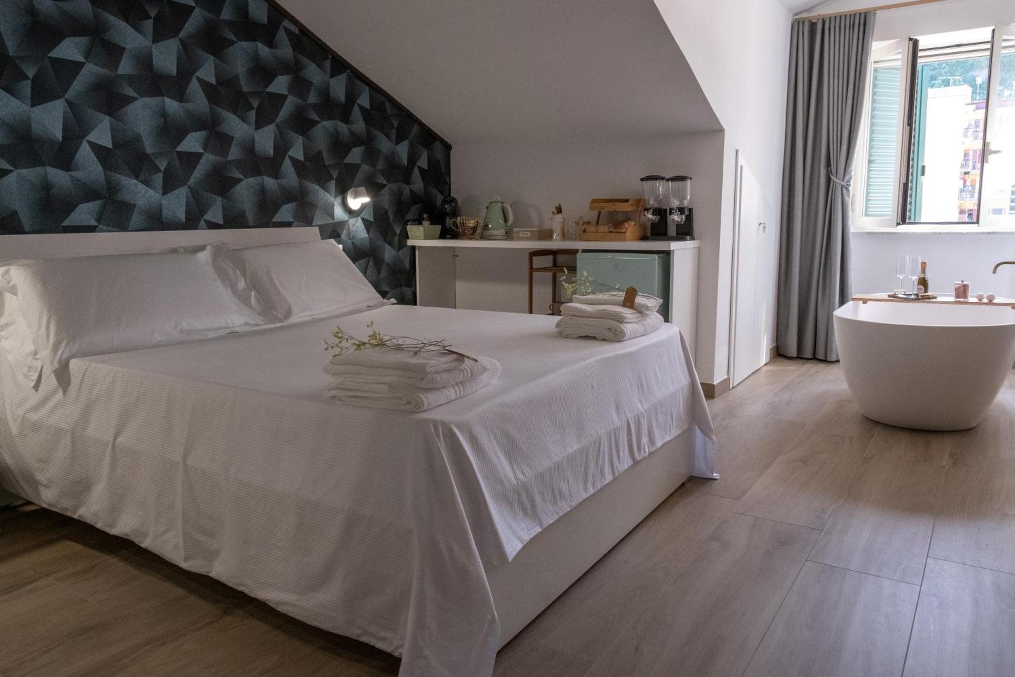 Coraline Deluxe Rooms กาสเตลลัมมาเร ดิ สตาเบีย ภายนอก รูปภาพ