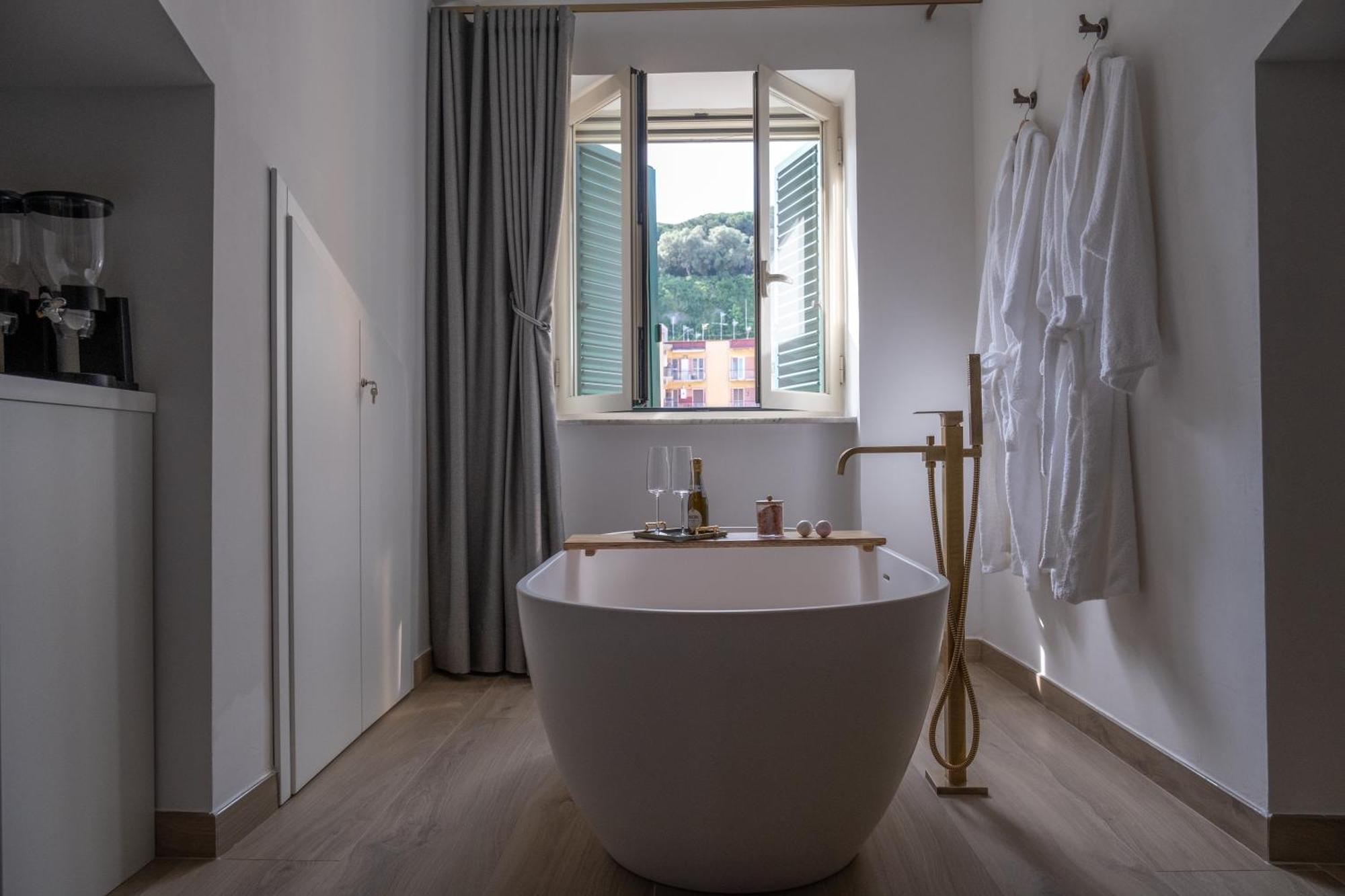 Coraline Deluxe Rooms กาสเตลลัมมาเร ดิ สตาเบีย ภายนอก รูปภาพ