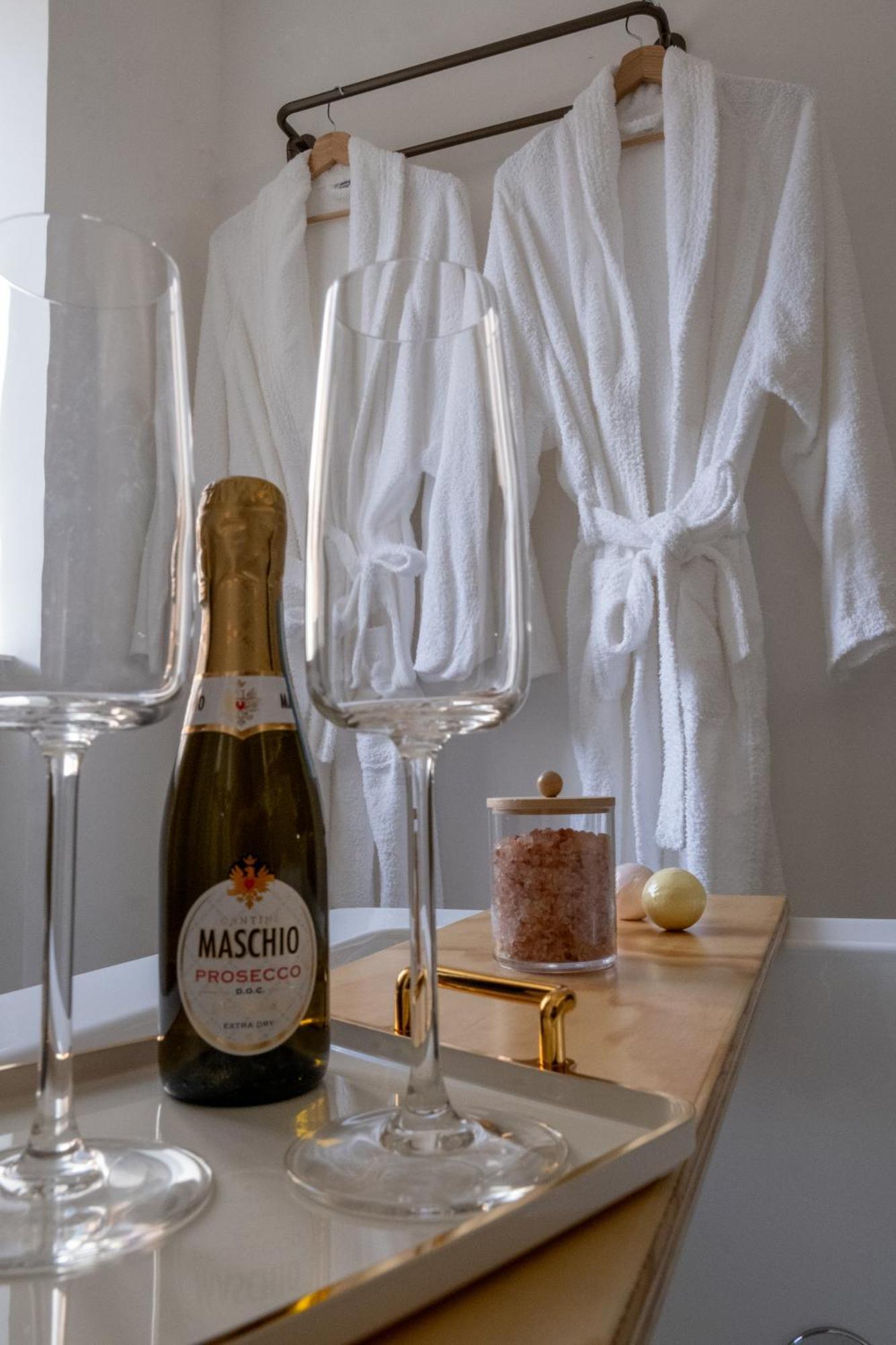 Coraline Deluxe Rooms กาสเตลลัมมาเร ดิ สตาเบีย ภายนอก รูปภาพ